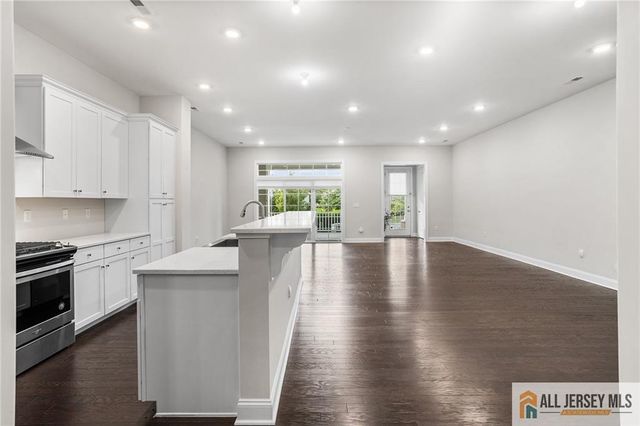 38 Hamilton Drive, Cranbury, NJ 08512