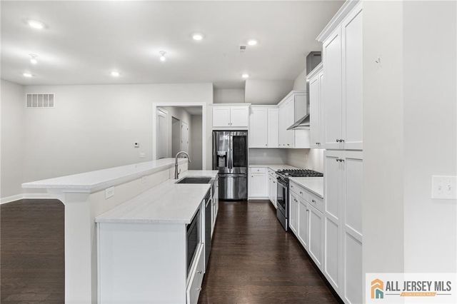 38 Hamilton Drive, Cranbury, NJ 08512