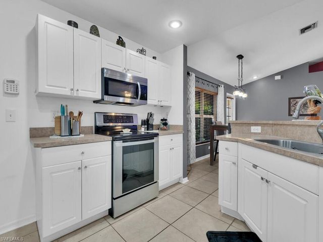 2609 NE 5th AVE, Cape Coral, FL 33909