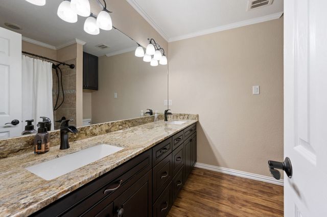 1823 E Cedar Elm Drive, Arlington, TX 76012