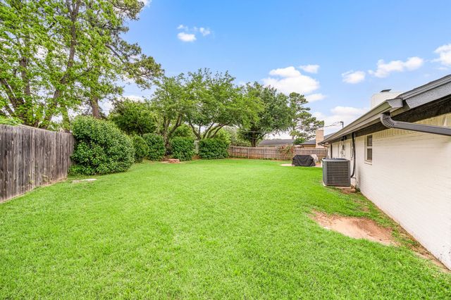 1823 E Cedar Elm Drive, Arlington, TX 76012