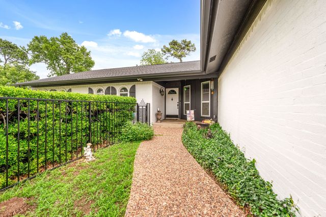 1823 E Cedar Elm Drive, Arlington, TX 76012