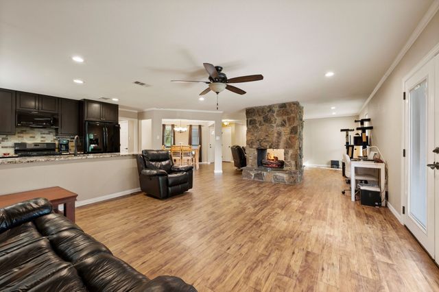 1823 E Cedar Elm Drive, Arlington, TX 76012