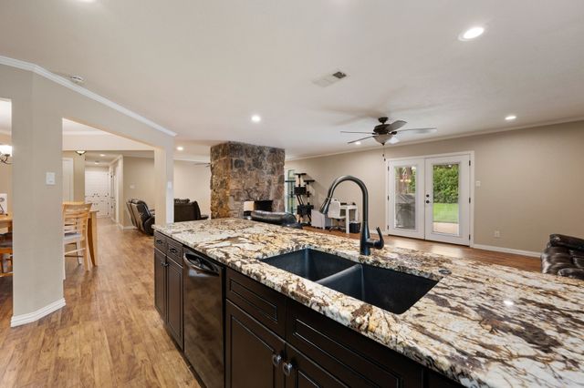 1823 E Cedar Elm Drive, Arlington, TX 76012