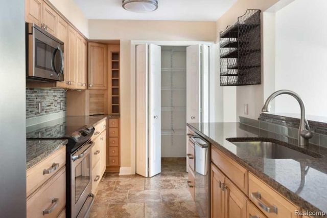 50234 Helfer Boulevard, Wixom, MI 48393