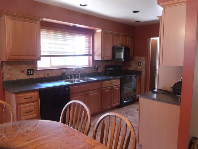 8467 Darlene Street, Warren, MI 48093