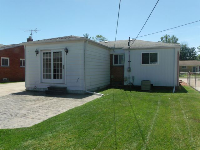 8467 Darlene Street, Warren, MI 48093