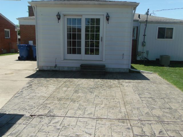 8467 Darlene Street, Warren, MI 48093