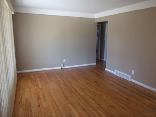 8467 Darlene Street, Warren, MI 48093