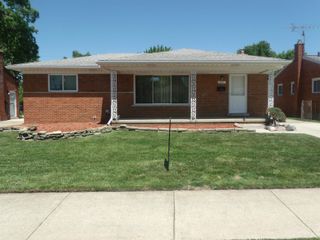 8467 Darlene Street, Warren, MI 48093