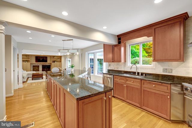 2068 KEDGE DR, Vienna, VA 22181