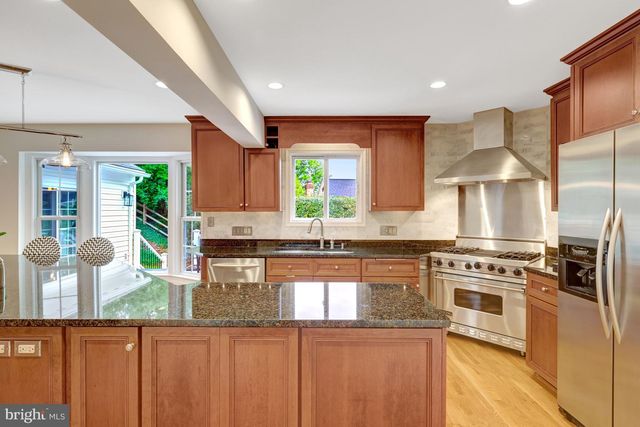 2068 KEDGE DR, Vienna, VA 22181