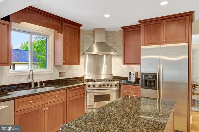 2068 KEDGE DR, Vienna, VA 22181