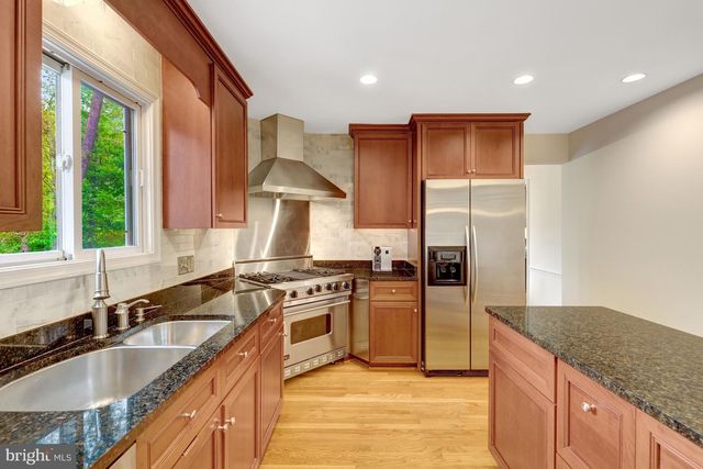 2068 KEDGE DR, Vienna, VA 22181