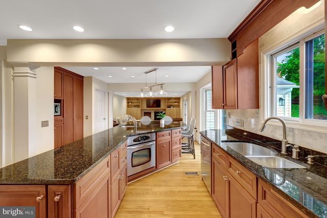 2068 KEDGE DR, Vienna, VA 22181