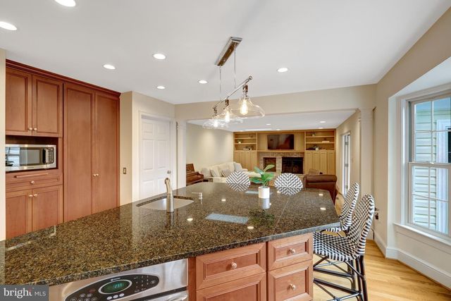 2068 KEDGE DR, Vienna, VA 22181