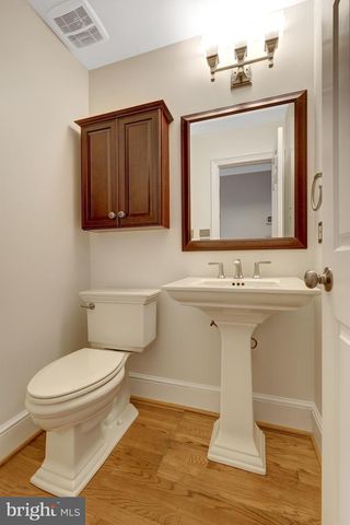 2068 KEDGE DR, Vienna, VA 22181