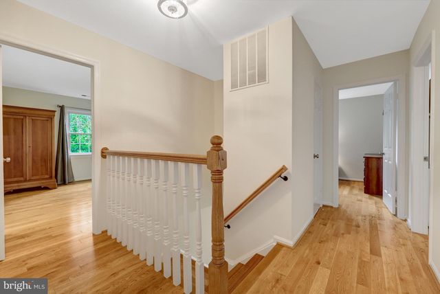 2068 KEDGE DR, Vienna, VA 22181