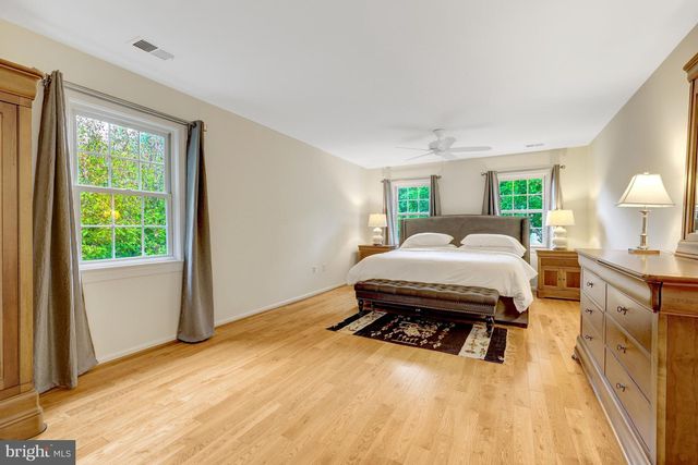 2068 KEDGE DR, Vienna, VA 22181