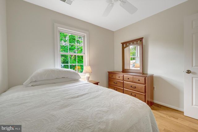 2068 KEDGE DR, Vienna, VA 22181