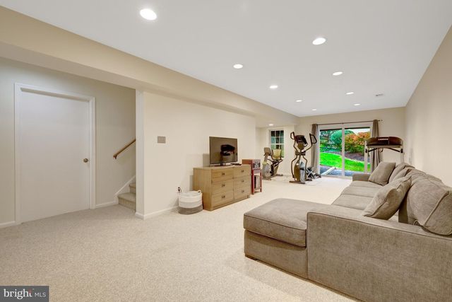 2068 KEDGE DR, Vienna, VA 22181