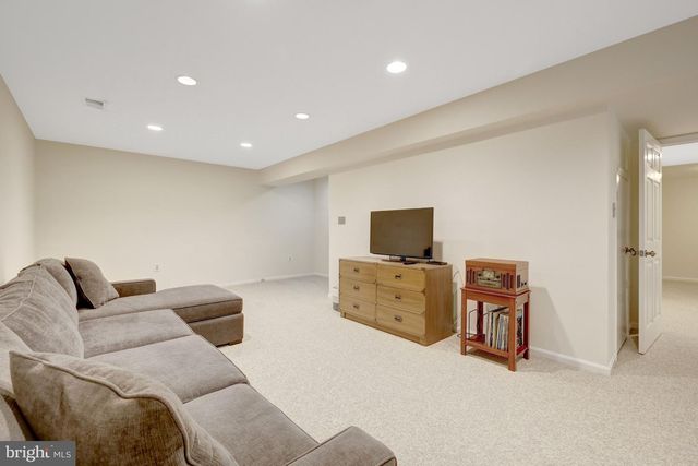 2068 KEDGE DR, Vienna, VA 22181
