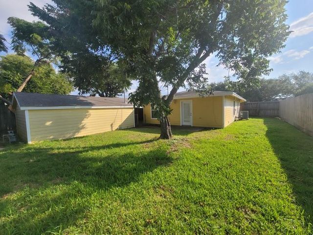 1523 Campbell, Galveston, TX 77551