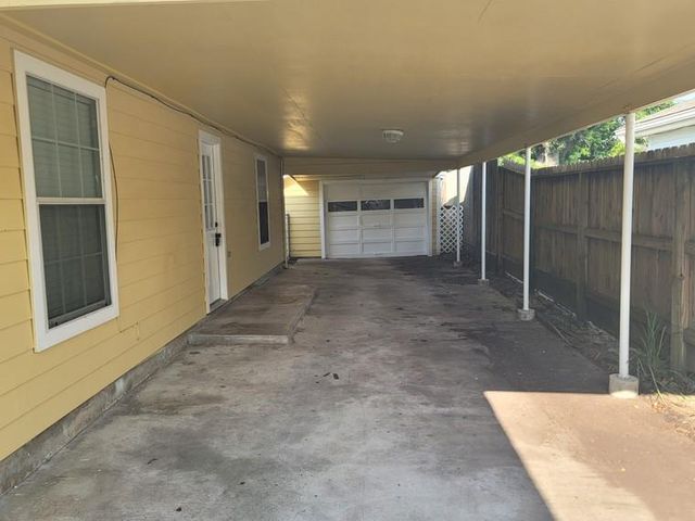 1523 Campbell, Galveston, TX 77551