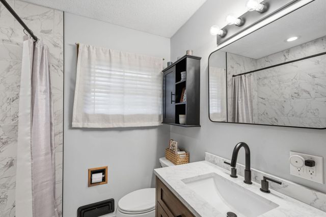965 Redwell Lane, Apple Valley, MN 55124