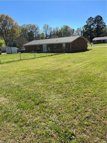 200 Choyce Street, Lexington, NC 27295