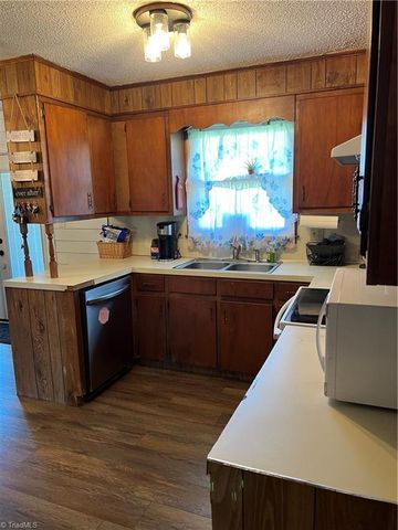 200 Choyce Street, Lexington, NC 27295