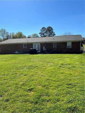 200 Choyce Street, Lexington, NC 27295