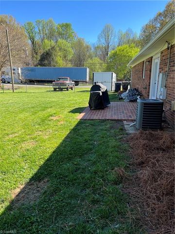 200 Choyce Street, Lexington, NC 27295