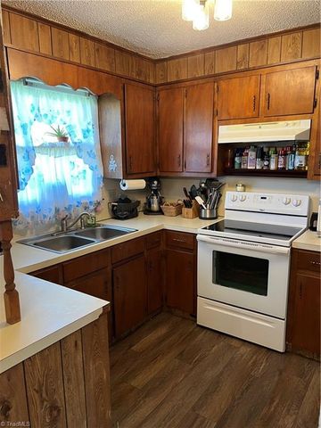 200 Choyce Street, Lexington, NC 27295