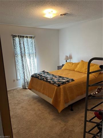 200 Choyce Street, Lexington, NC 27295