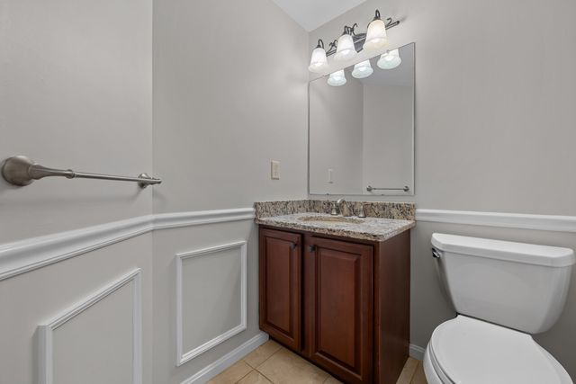 7 Old Salem Cir, Shrewsbury, MA 01545