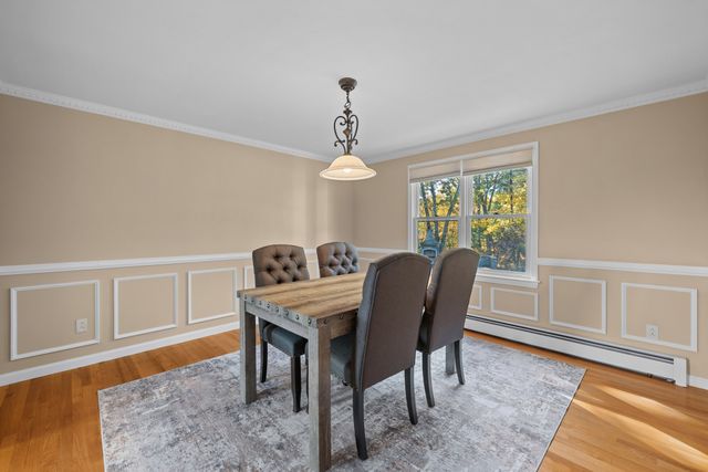 7 Old Salem Cir, Shrewsbury, MA 01545