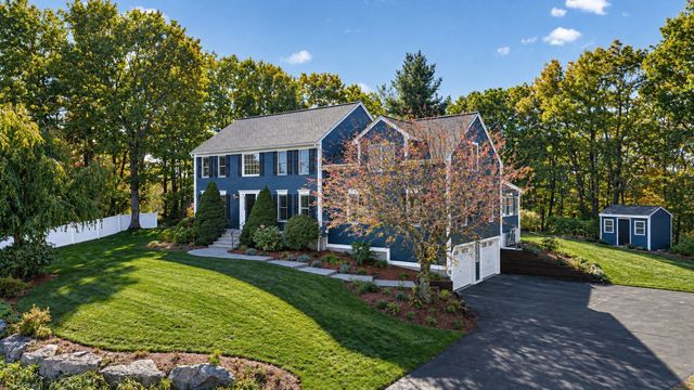 7 Old Salem Cir, Shrewsbury, MA 01545