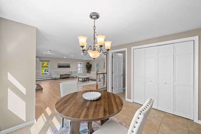 7 Old Salem Cir, Shrewsbury, MA 01545