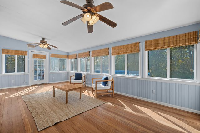 7 Old Salem Cir, Shrewsbury, MA 01545