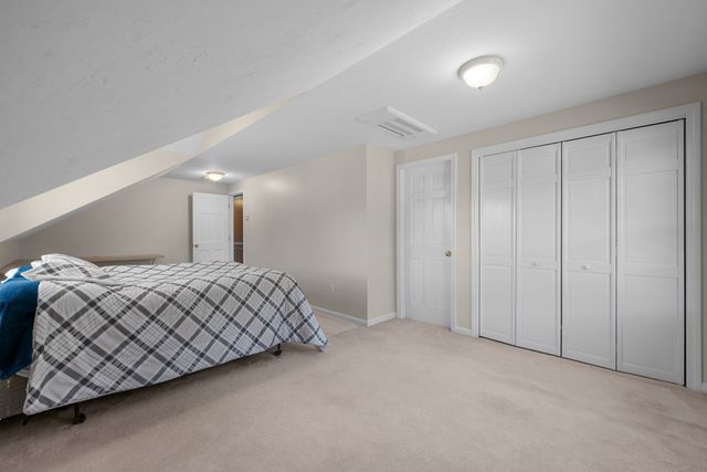 7 Old Salem Cir, Shrewsbury, MA 01545
