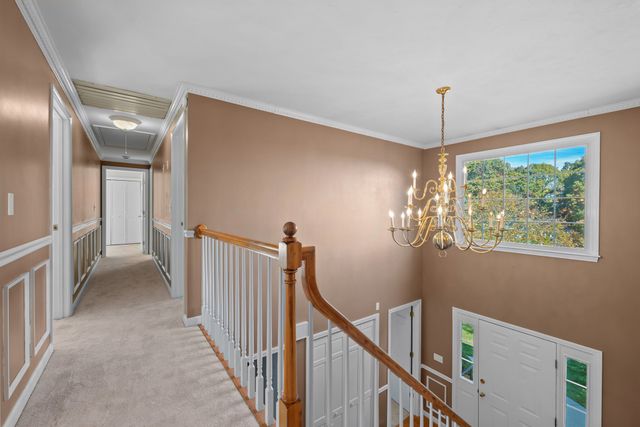 7 Old Salem Cir, Shrewsbury, MA 01545