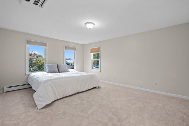 7 Old Salem Cir, Shrewsbury, MA 01545