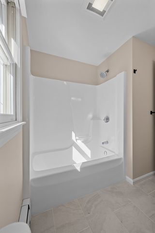 7 Old Salem Cir, Shrewsbury, MA 01545