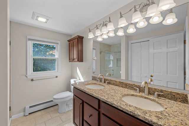 7 Old Salem Cir, Shrewsbury, MA 01545