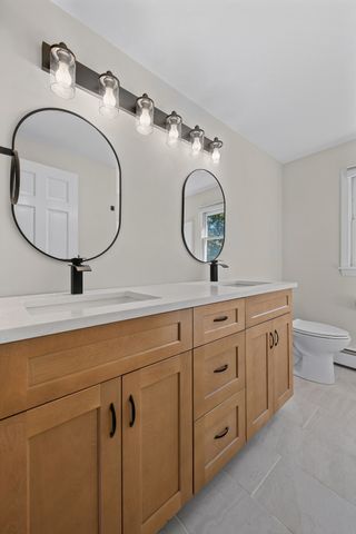 7 Old Salem Cir, Shrewsbury, MA 01545