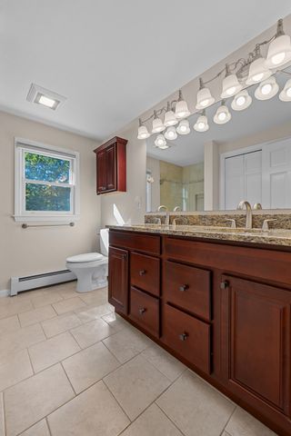 7 Old Salem Cir, Shrewsbury, MA 01545