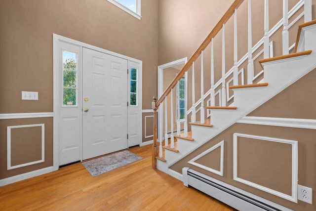 7 Old Salem Cir, Shrewsbury, MA 01545
