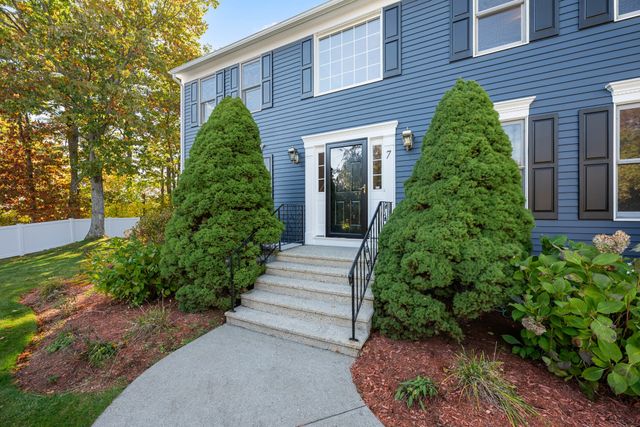 7 Old Salem Cir, Shrewsbury, MA 01545