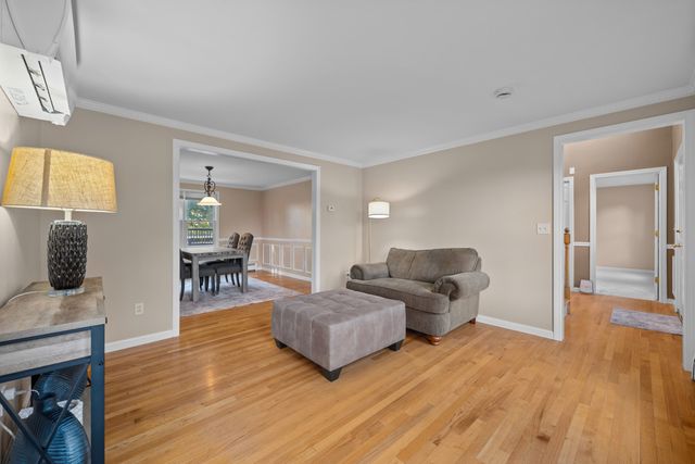 7 Old Salem Cir, Shrewsbury, MA 01545
